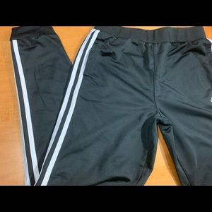 Adidas Black with white stripes bottoms Size XL (16)